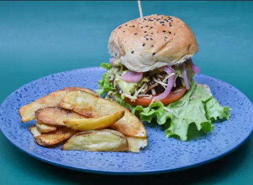 Hamburguesa clásica vegana con cascos de papa